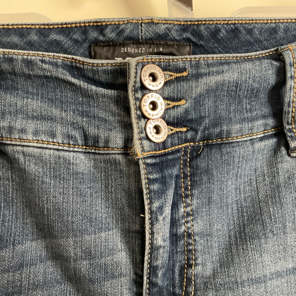 Torrid Lightly Distressed Jeggings -‎ Size 20 - Picture 3 of 9